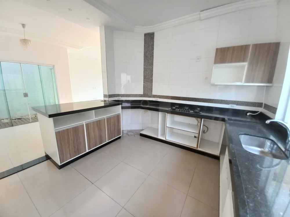 Alugar Casa / Padr&atilde;o em Uberl&acirc;ndia R$ 3.000,00 - Foto 5