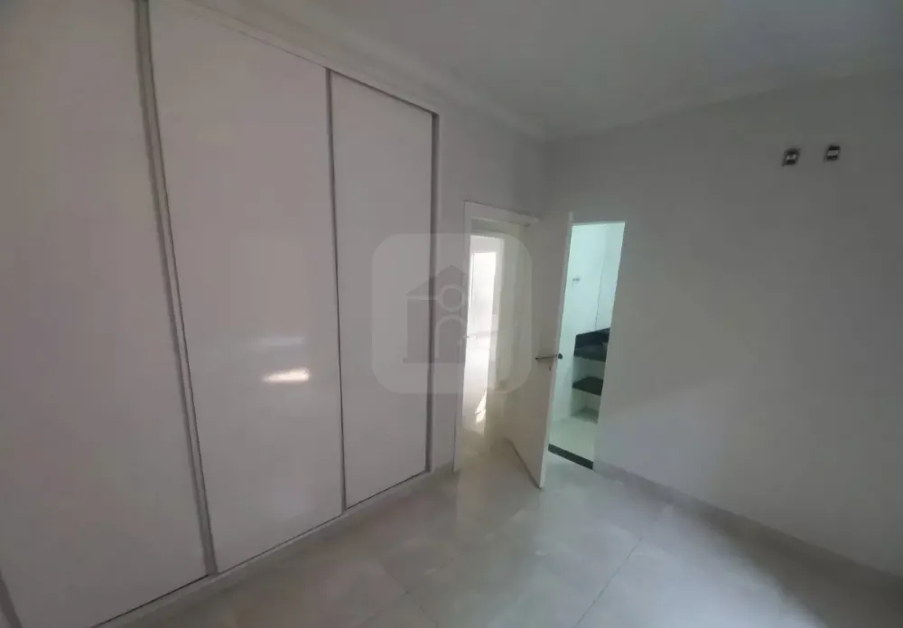 Alugar Casa / Padr&atilde;o em Uberl&acirc;ndia R$ 4.000,00 - Foto 5