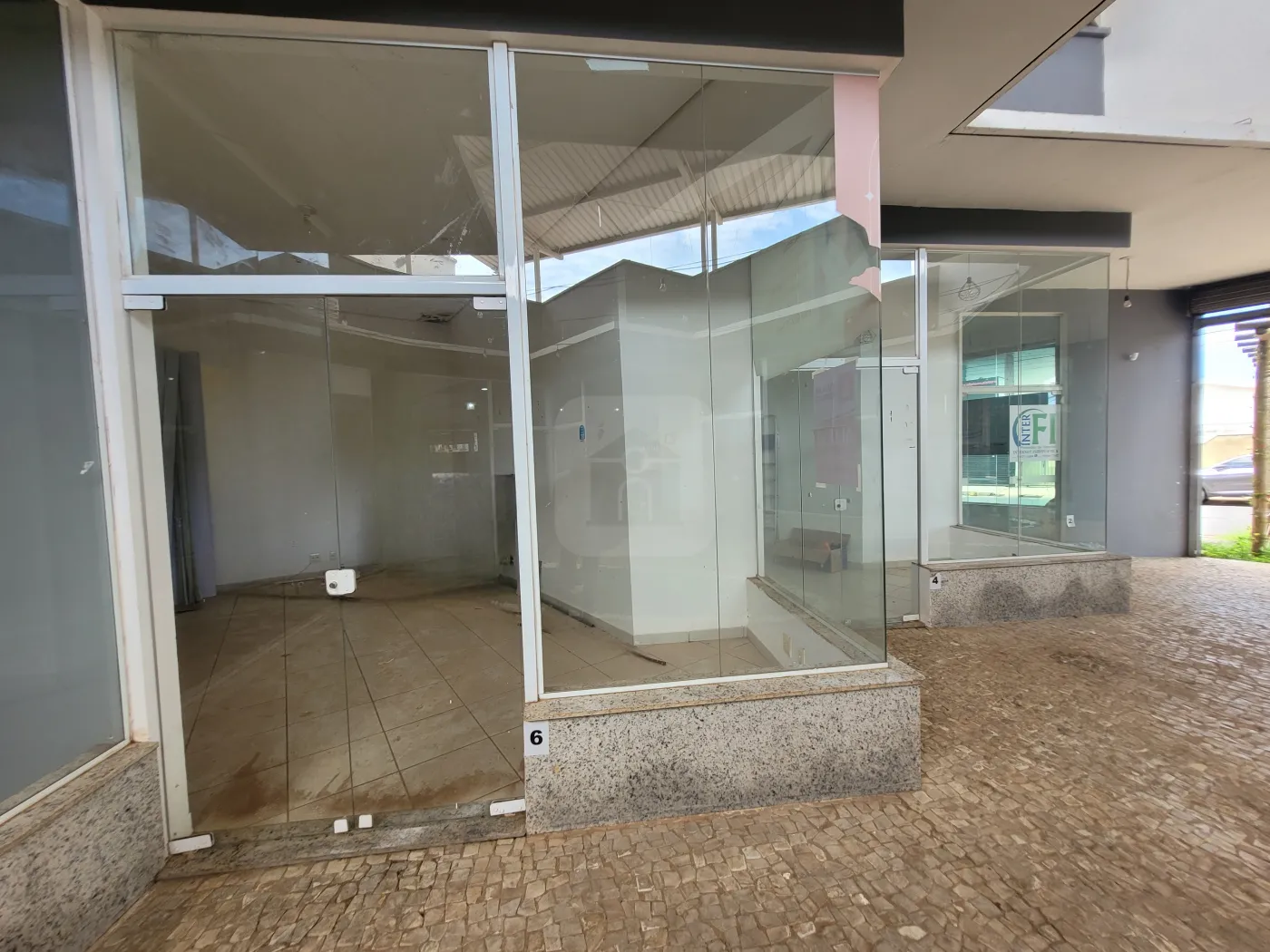 Alugar Comercial / Loja em Uberl&acirc;ndia R$ 850,00 - Foto 2