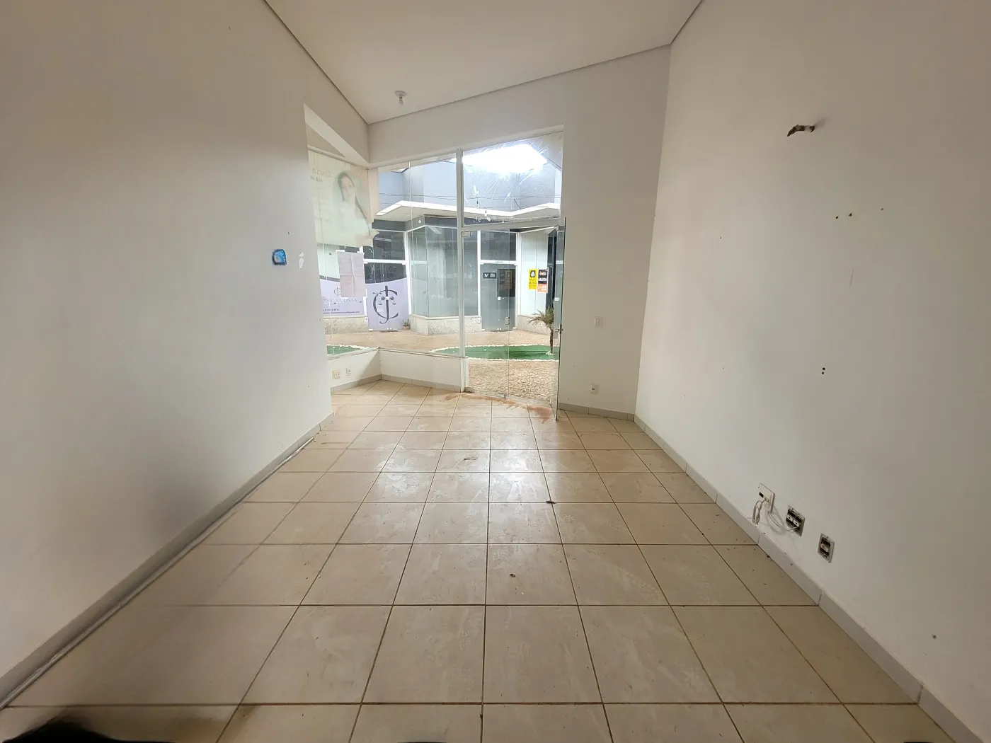 Alugar Comercial / Loja em Uberl&acirc;ndia R$ 850,00 - Foto 4
