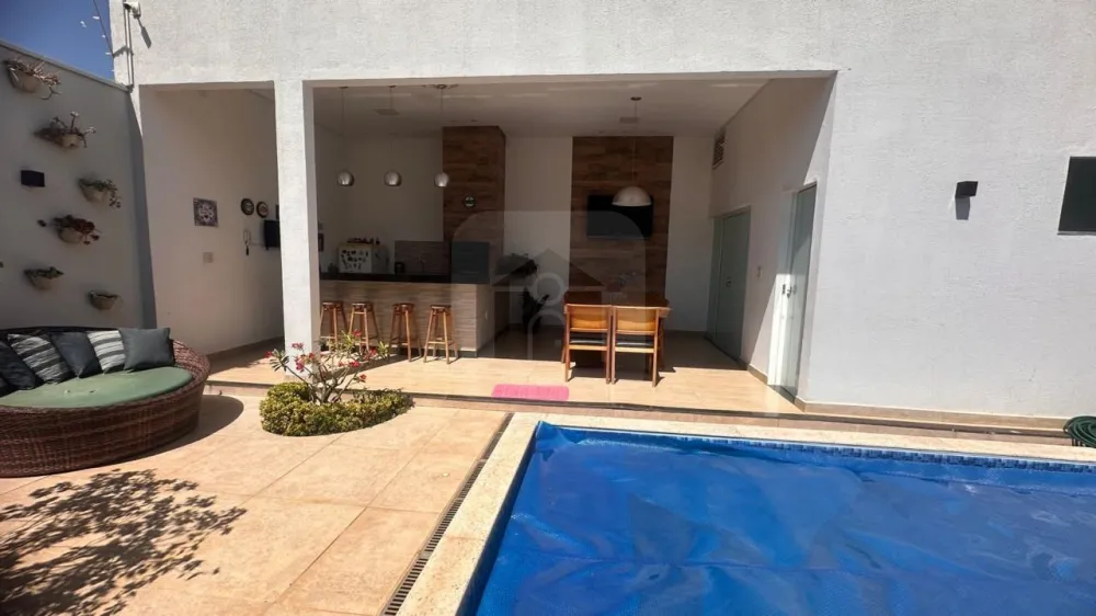 Comprar Casa / Padr&atilde;o em Uberl&acirc;ndia R$ 720.000,00 - Foto 1