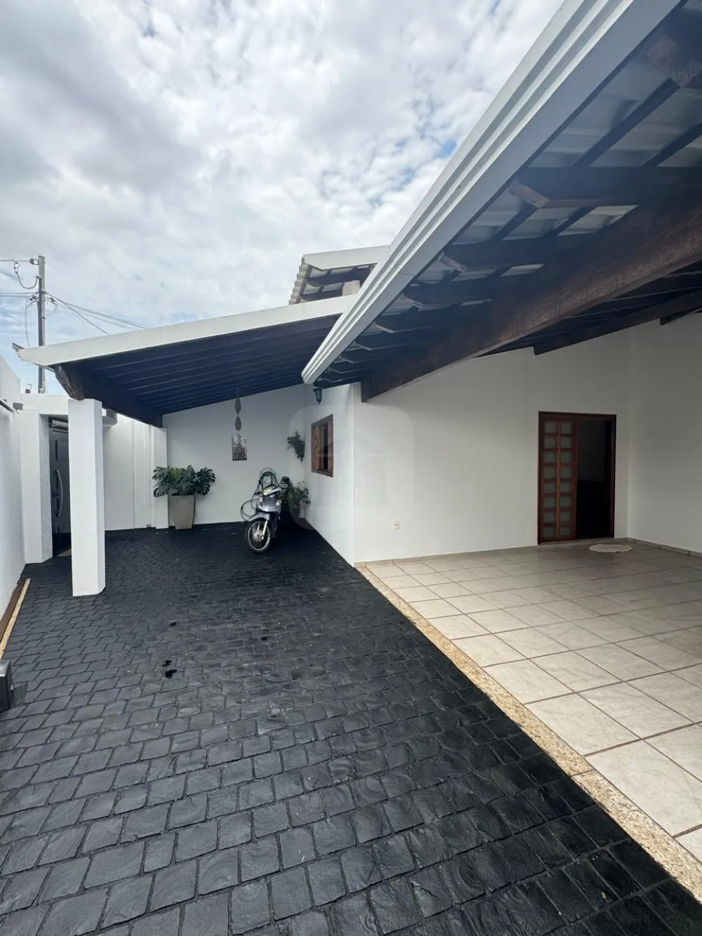 Comprar Casa / Padr&atilde;o em Araguari R$ 840.000,00 - Foto 2
