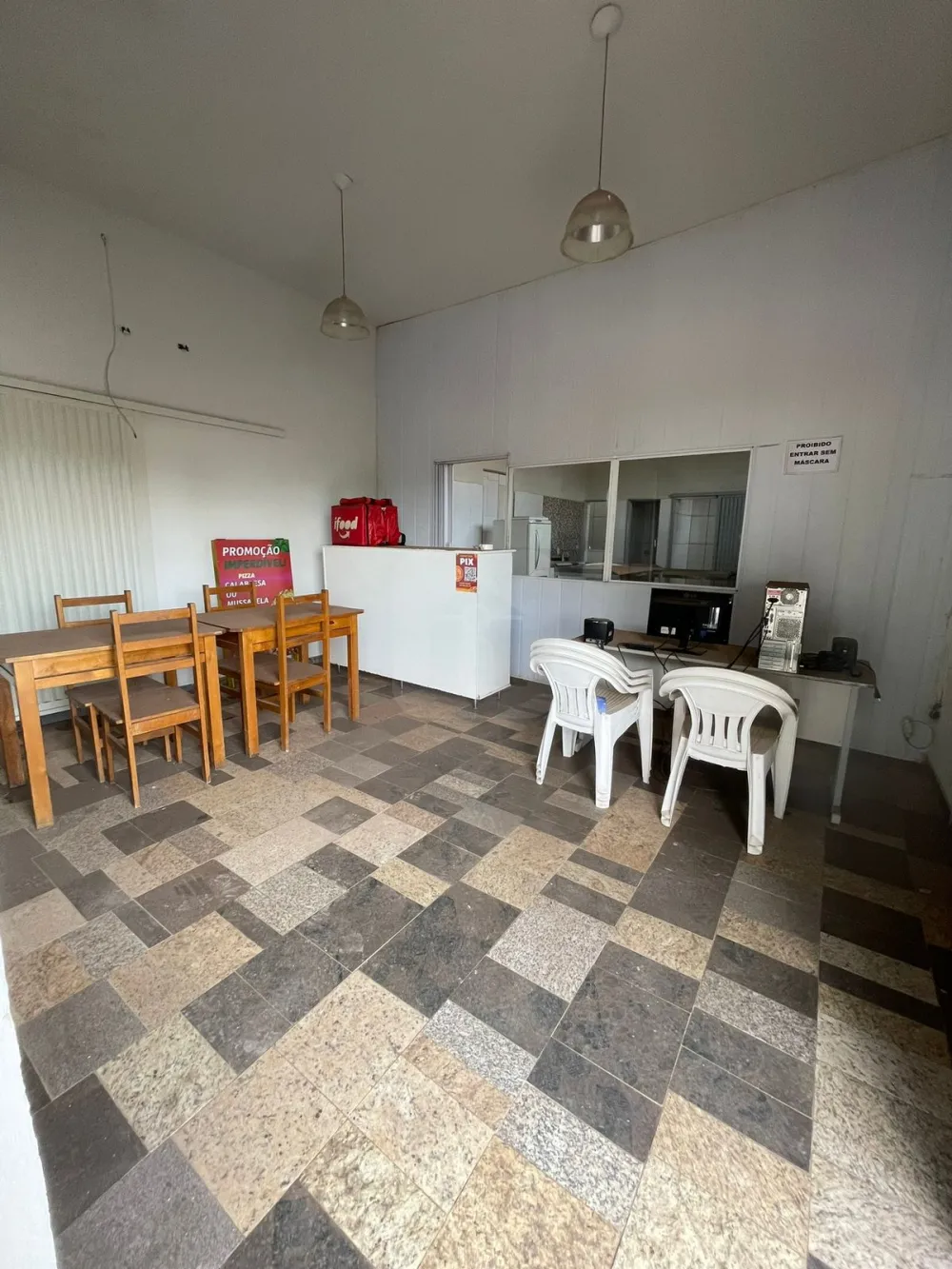 Alugar Comercial / C&ocirc;modo em Araguari R$ 1.500,00 - Foto 2