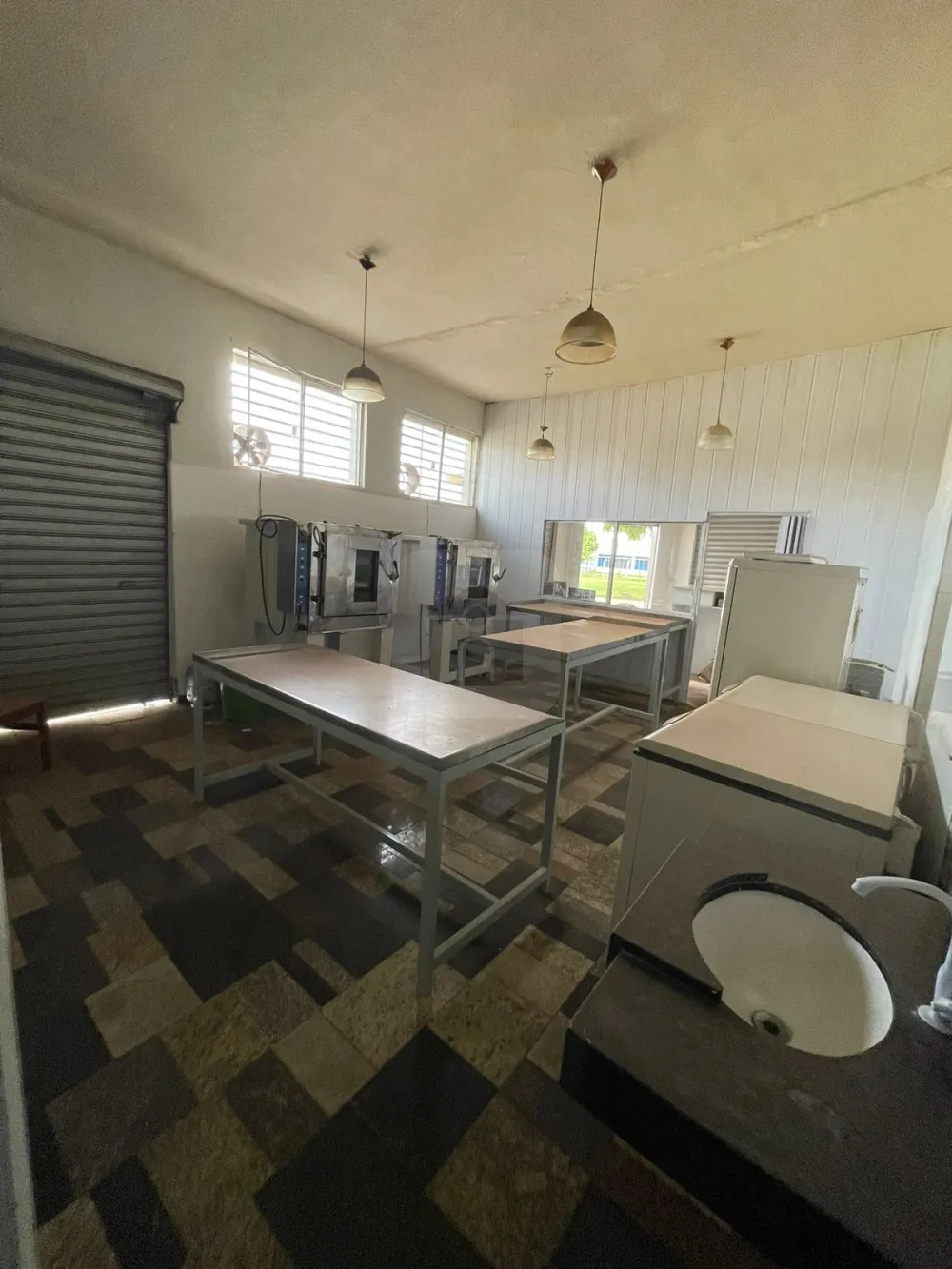 Alugar Comercial / C&ocirc;modo em Araguari R$ 1.500,00 - Foto 4