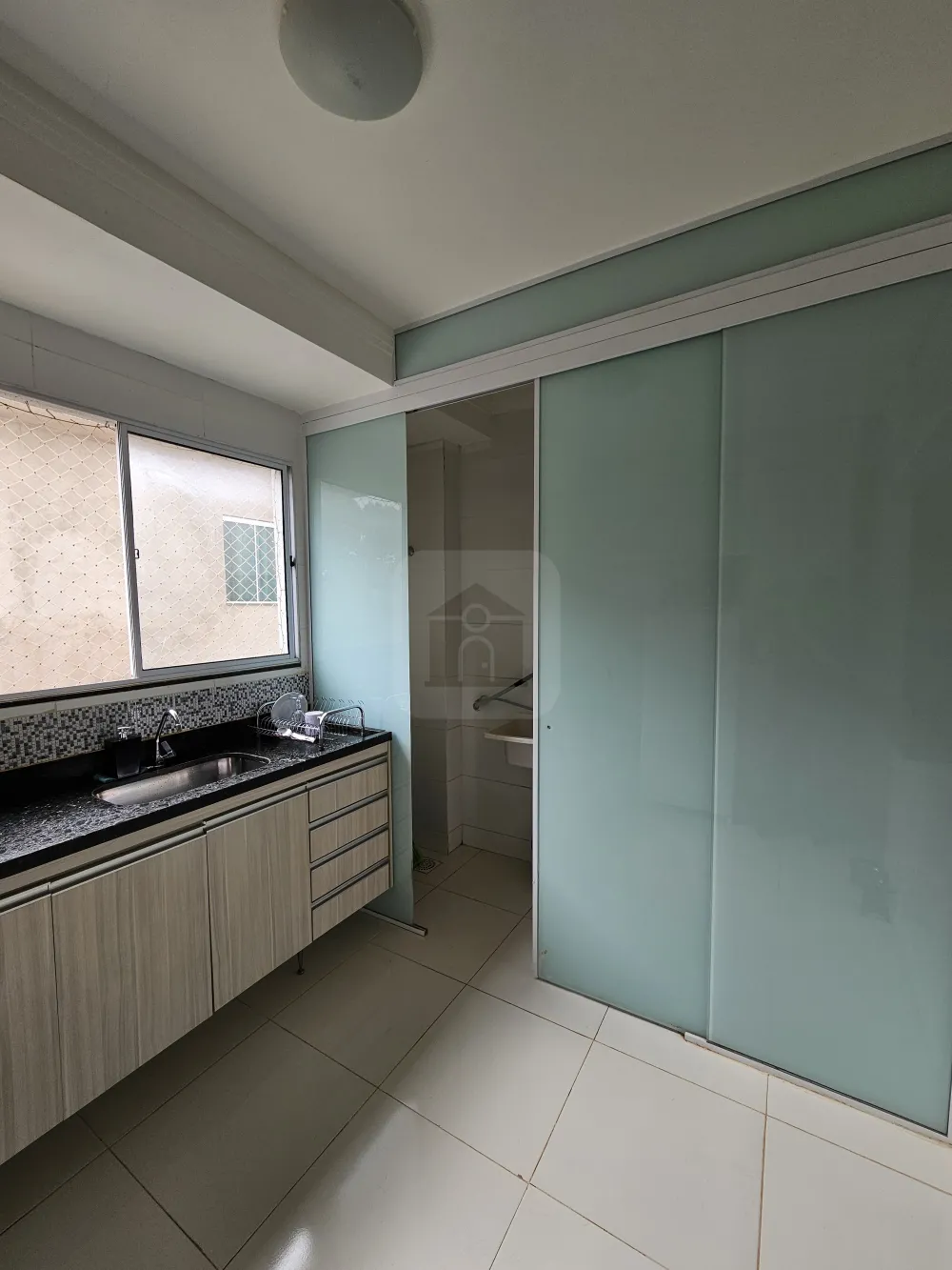 Alugar Apartamento / Padr&atilde;o em Uberl&acirc;ndia R$ 1.300,00 - Foto 4