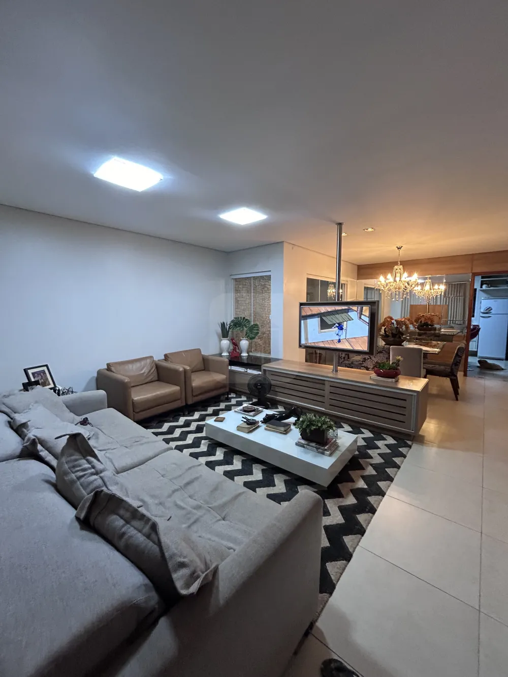 Comprar Casa / Padr&atilde;o em Uberl&acirc;ndia R$ 650.000,00 - Foto 1