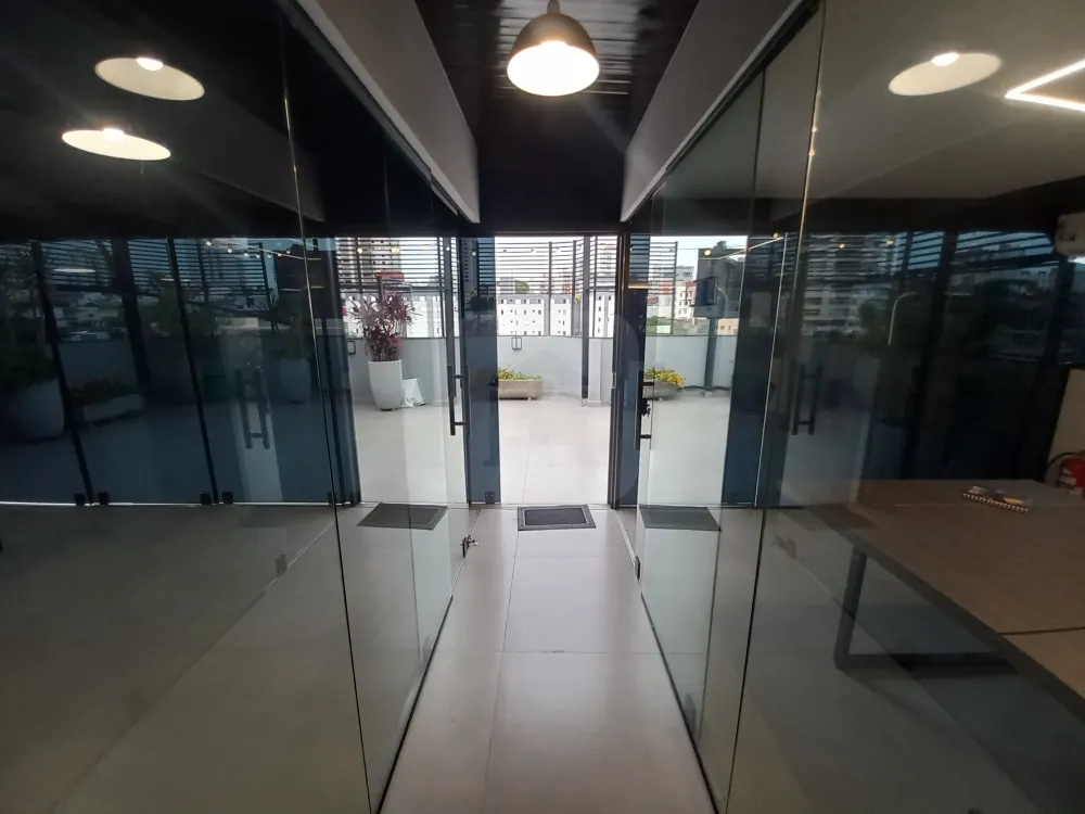 Alugar Comercial / Sala Comercial em Uberl&acirc;ndia R$ 10.000,00 - Foto 4