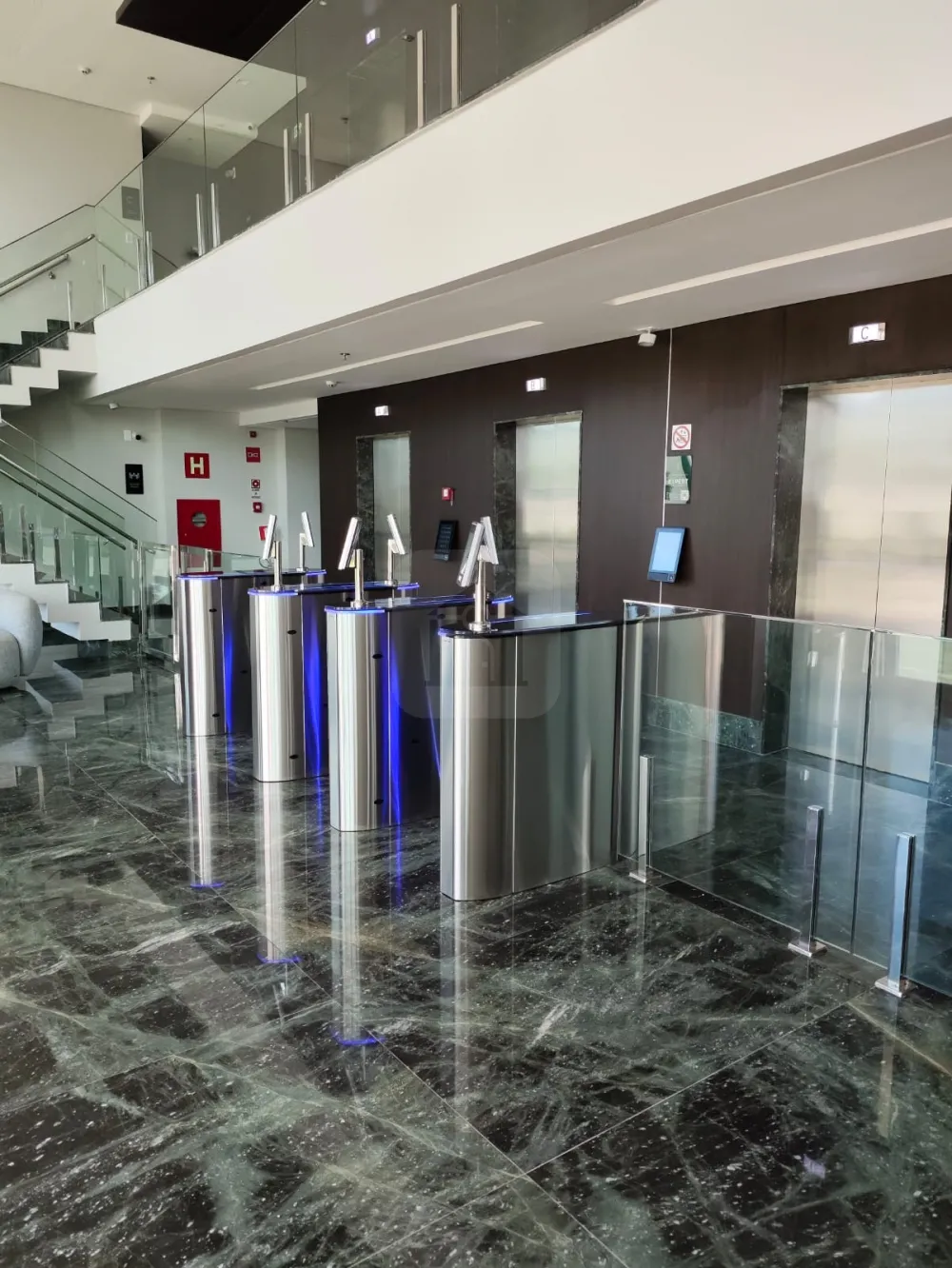 Comprar Comercial / Sala Comercial Condom&iacute;nio em Uberl&acirc;ndia R$ 335.000,00 - Foto 1