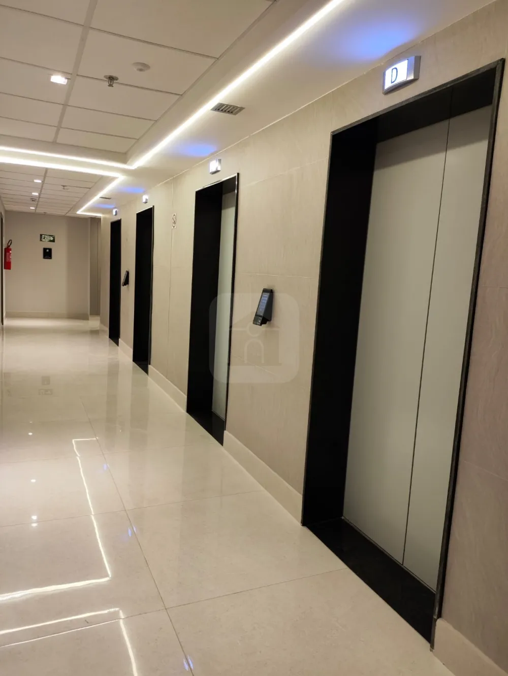 Comprar Comercial / Sala Comercial Condom&iacute;nio em Uberl&acirc;ndia R$ 335.000,00 - Foto 5