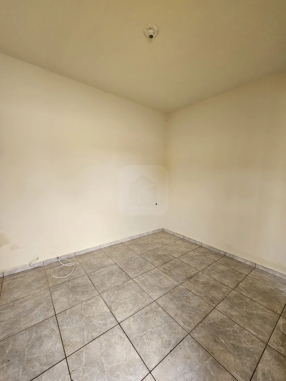 Alugar Casa / Padr&atilde;o em Uberl&acirc;ndia R$ 1.250,00 - Foto 2