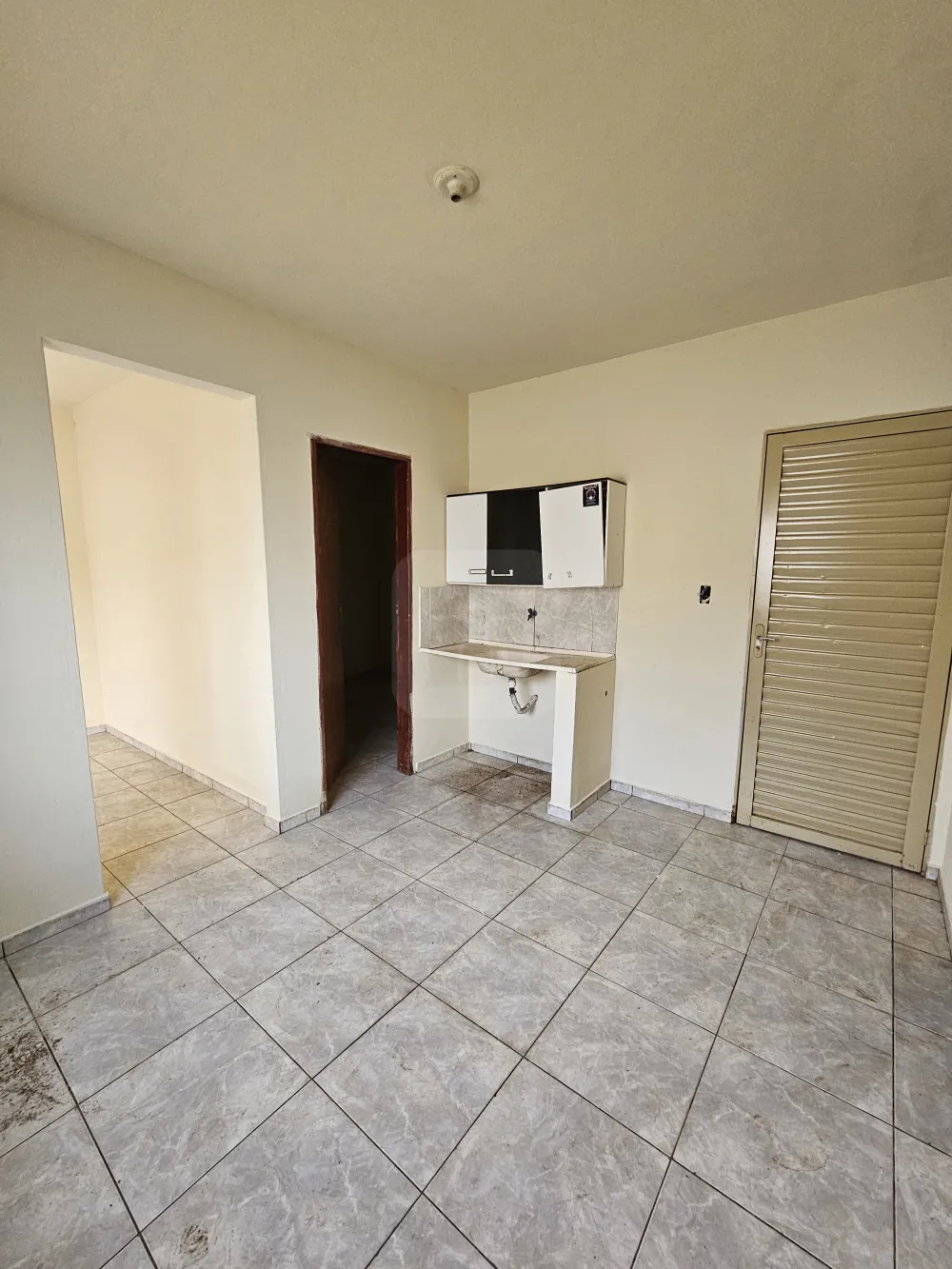 Alugar Casa / Padr&atilde;o em Uberl&acirc;ndia R$ 1.250,00 - Foto 4
