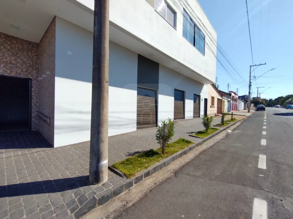 Alugar Comercial / Loja em Araguari R$ 4.300,00 - Foto 1