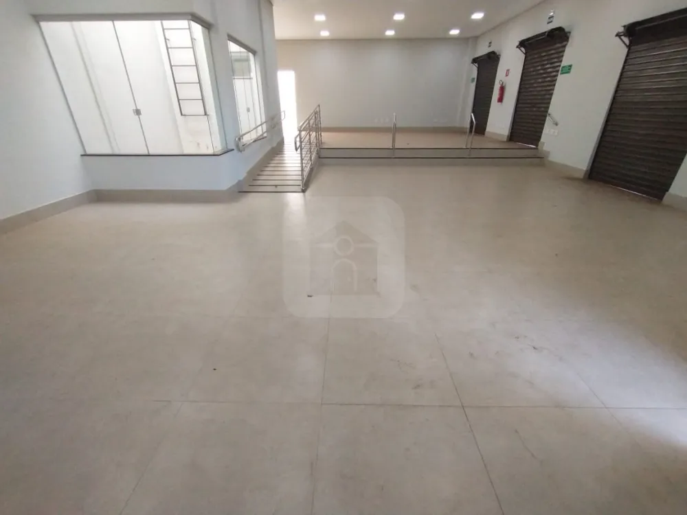 Alugar Comercial / Loja em Araguari R$ 4.300,00 - Foto 6