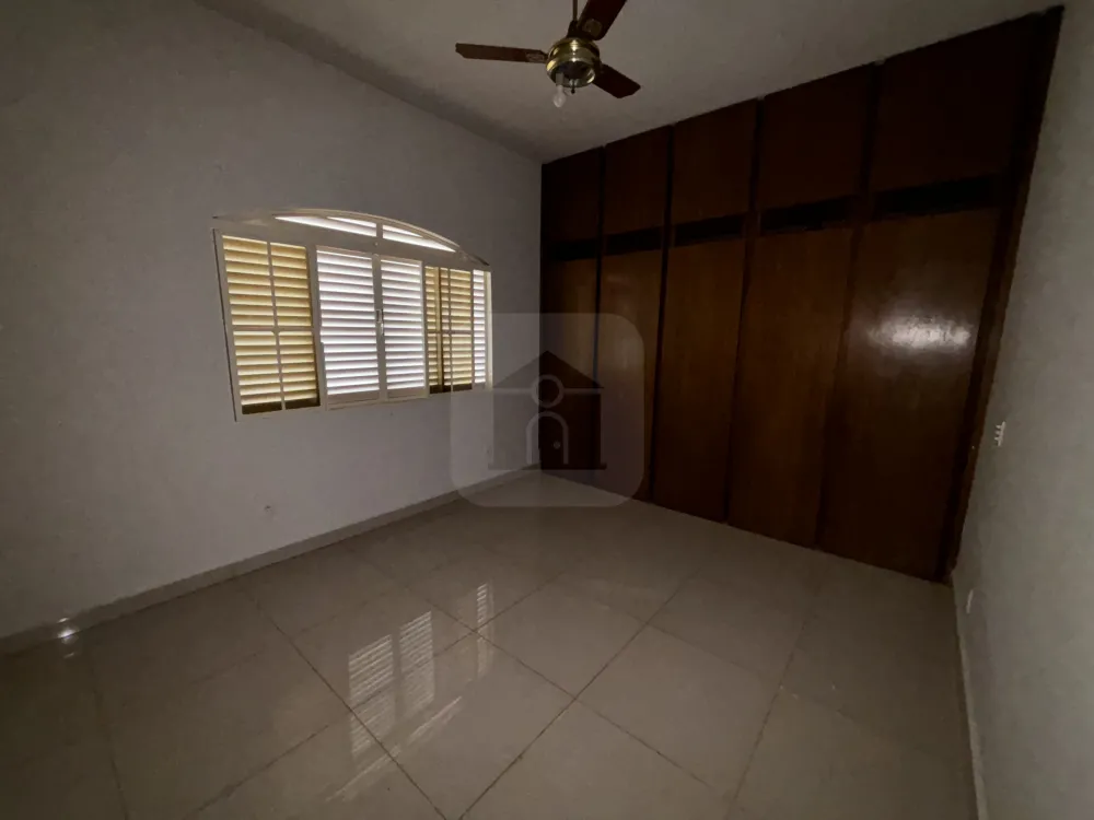 Alugar Casa / Padr&atilde;o em Uberl&acirc;ndia R$ 3.900,00 - Foto 3