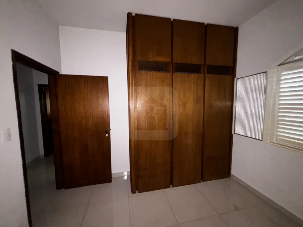 Alugar Casa / Padr&atilde;o em Uberl&acirc;ndia R$ 3.900,00 - Foto 5