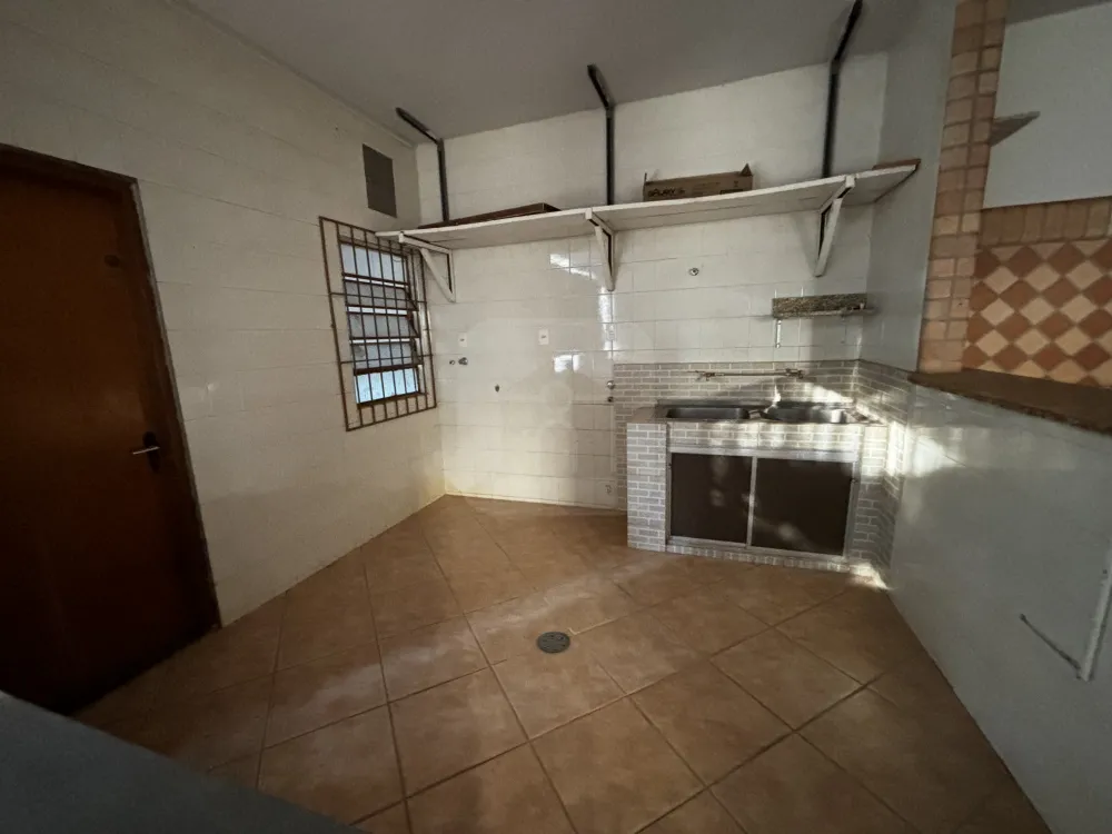 Alugar Casa / Padr&atilde;o em Uberl&acirc;ndia R$ 3.900,00 - Foto 11