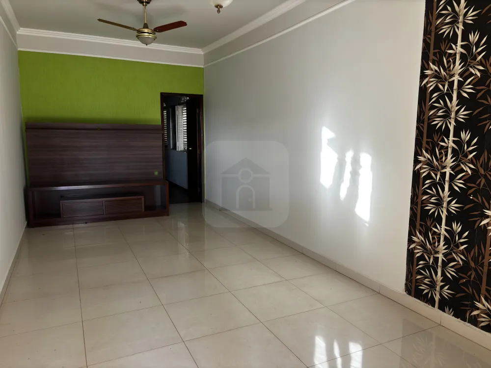 Alugar Casa / Padr&atilde;o em Uberl&acirc;ndia R$ 3.900,00 - Foto 14