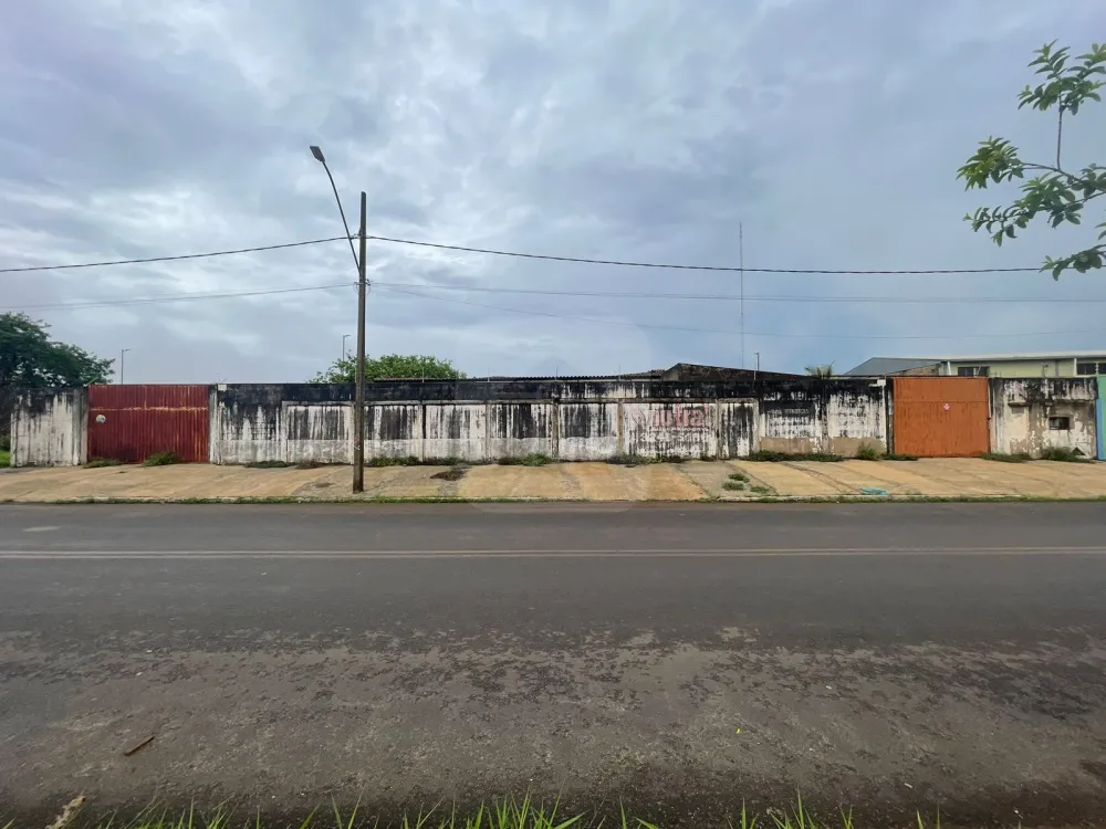 Alugar Comercial / Barrac&atilde;o em Araguari R$ 4.800,00 - Foto 5