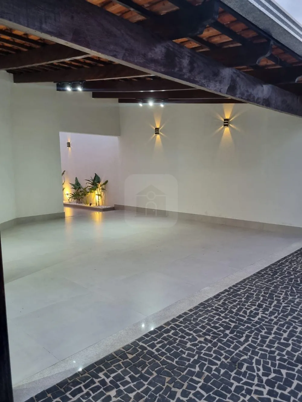 Alugar Casa / Padr&atilde;o em Uberl&acirc;ndia R$ 4.000,00 - Foto 2