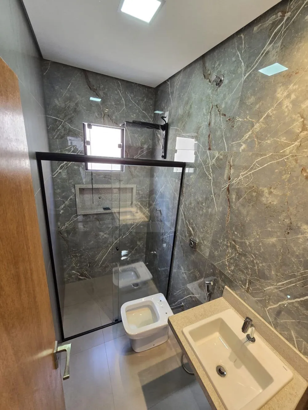 Alugar Casa / Padr&atilde;o em Uberl&acirc;ndia R$ 4.000,00 - Foto 8