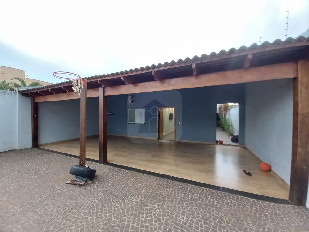 Alugar Casa / Padr&atilde;o em Uberl&acirc;ndia R$ 3.400,00 - Foto 1