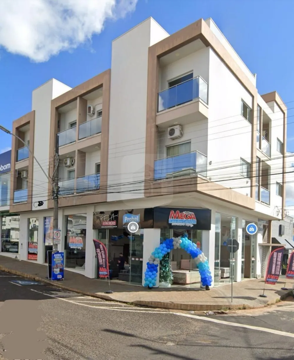 Alugar Apartamento / Quitinete em Araguari R$ 1.900,00 - Foto 1