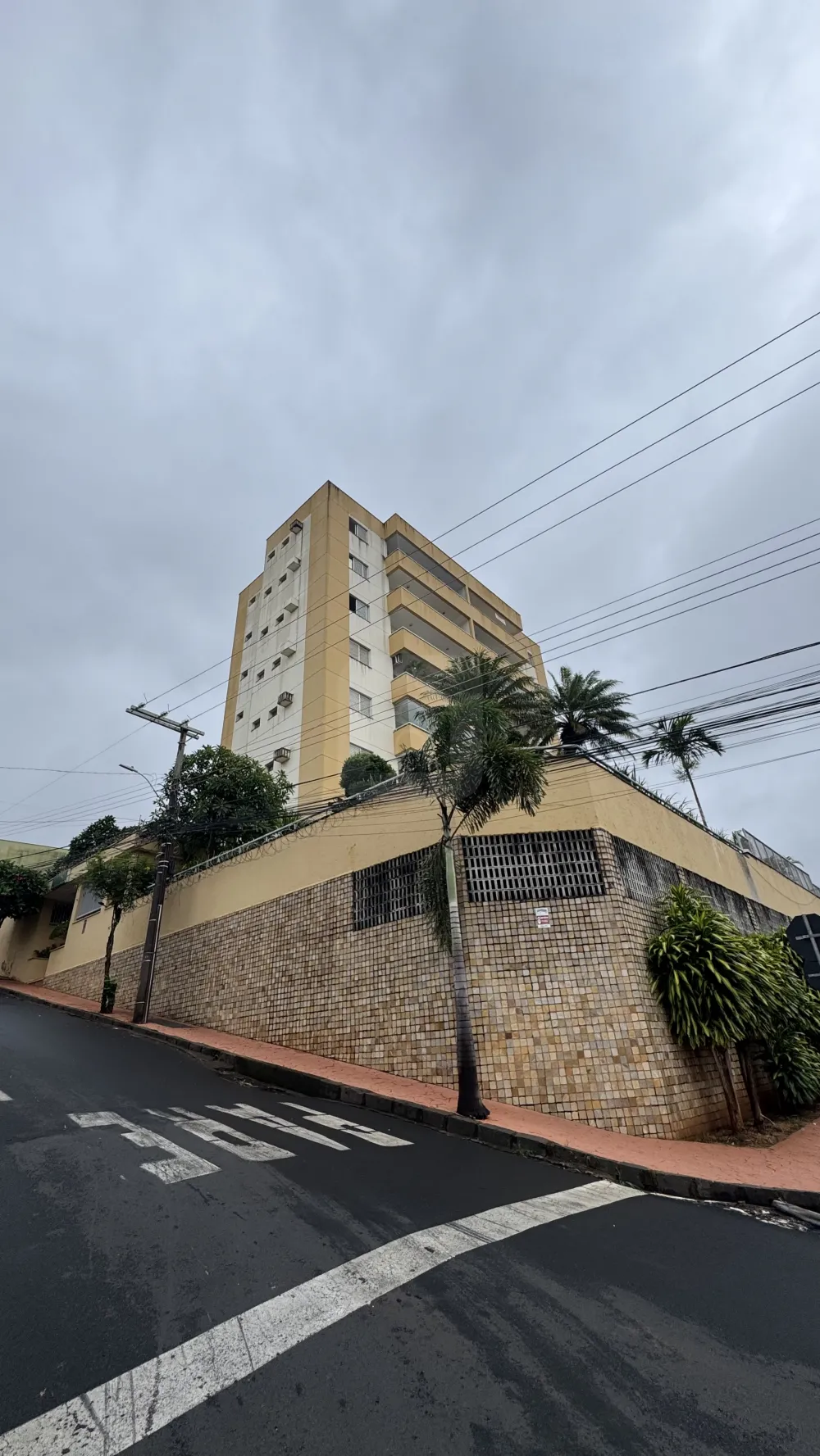 Alugar Apartamento / Padr&atilde;o em Uberl&acirc;ndia R$ 5.500,00 - Foto 2