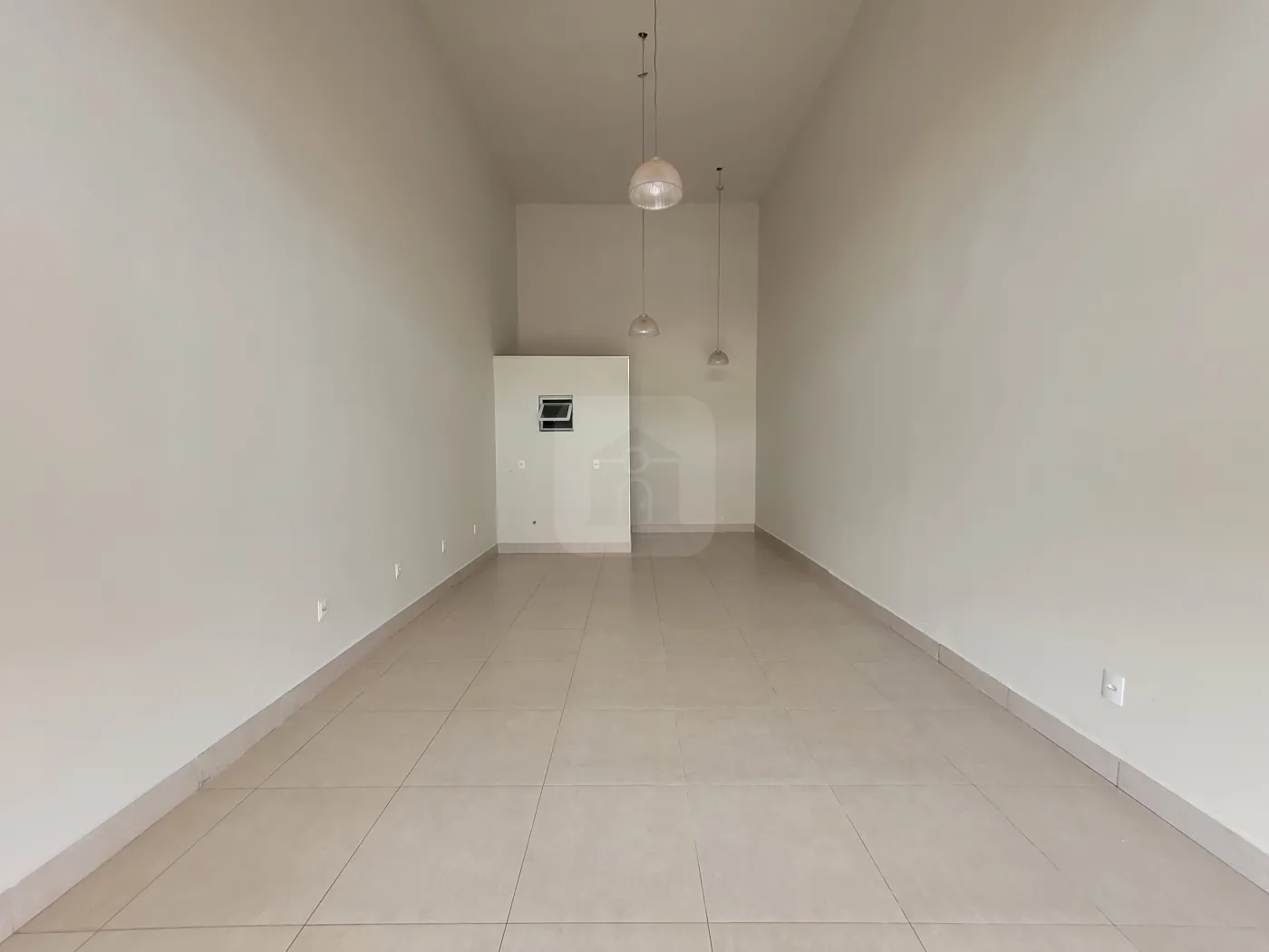 Alugar Comercial / Loja em Uberl&acirc;ndia R$ 1.600,00 - Foto 2