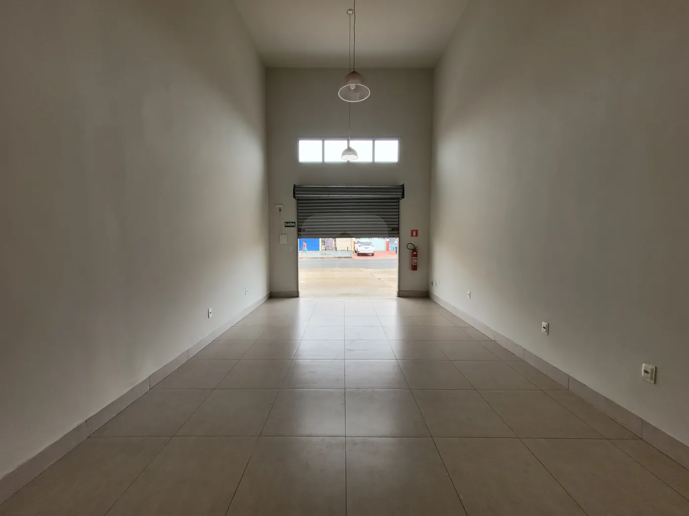Alugar Comercial / Loja em Uberl&acirc;ndia R$ 1.600,00 - Foto 3