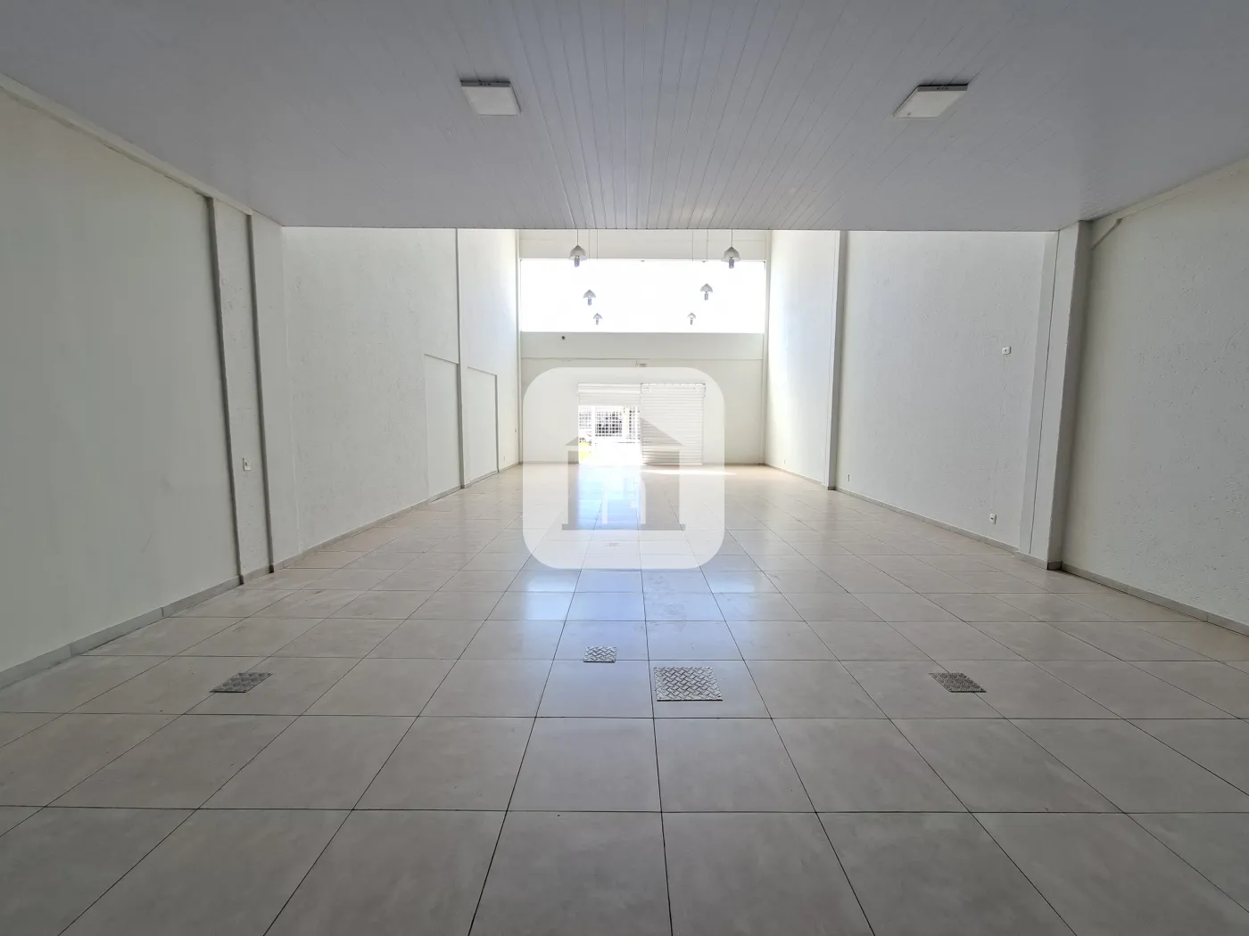 Alugar Comercial / Loja em Uberl&acirc;ndia R$ 10.000,00 - Foto 15