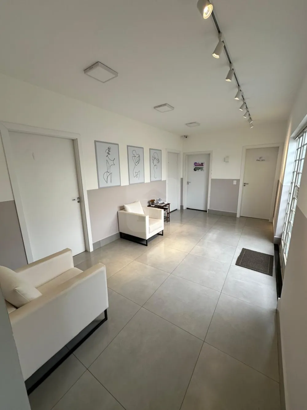 Alugar Casa / Padr&atilde;o em Uberl&acirc;ndia R$ 8.500,00 - Foto 2