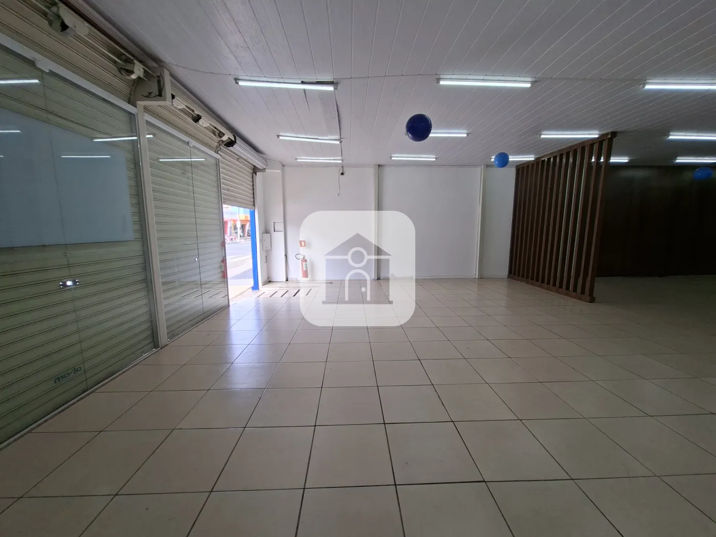 Alugar Comercial / Loja em Uberl&acirc;ndia R$ 7.000,00 - Foto 2