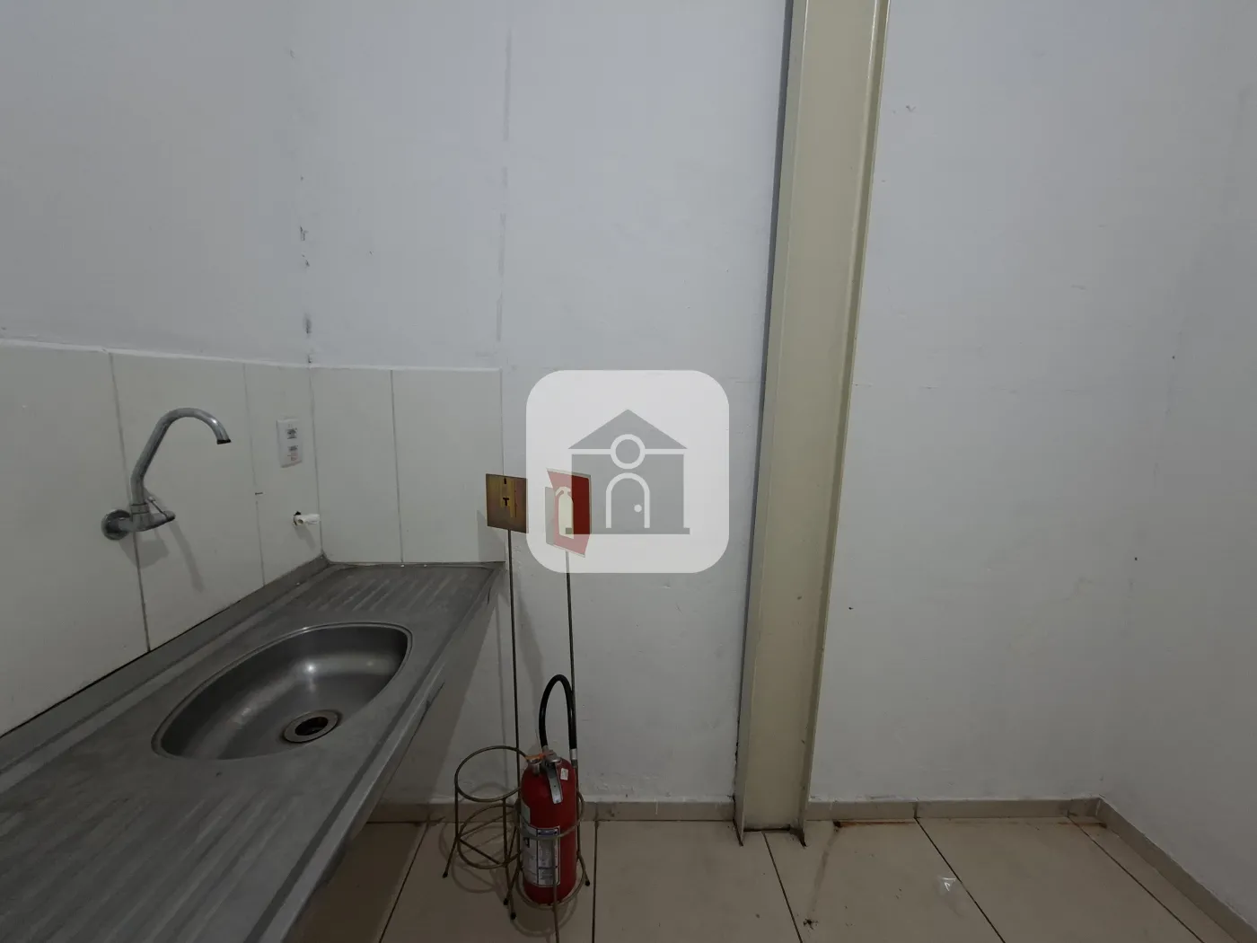 Alugar Comercial / Loja em Uberl&acirc;ndia R$ 7.000,00 - Foto 8