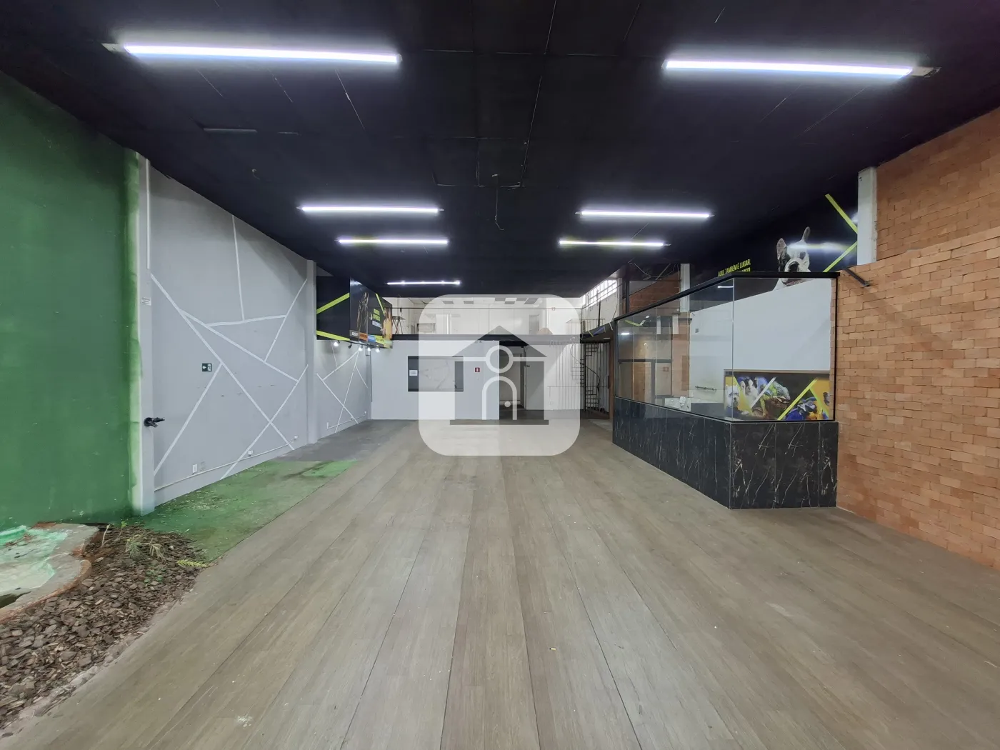 Alugar Comercial / Loja em Uberl&acirc;ndia R$ 12.000,00 - Foto 1