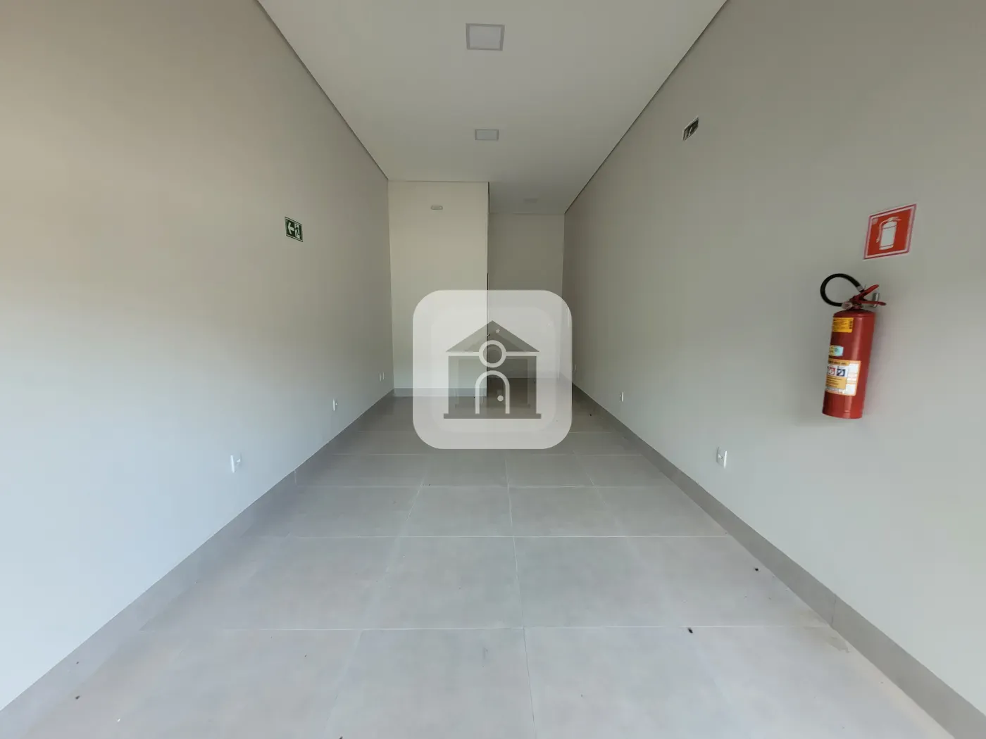 Alugar Comercial / Loja em Uberl&acirc;ndia R$ 1.800,00 - Foto 4