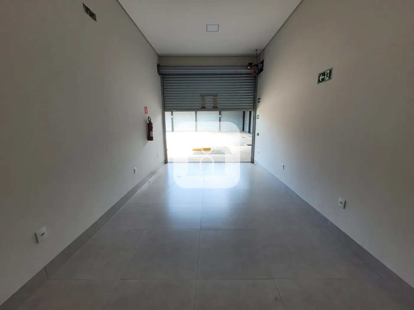 Alugar Comercial / Loja em Uberl&acirc;ndia R$ 1.800,00 - Foto 3
