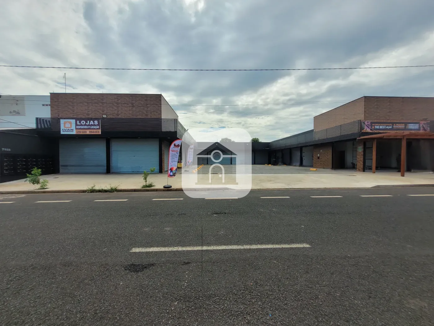 Alugar Comercial / Loja em Uberl&acirc;ndia R$ 1.800,00 - Foto 1