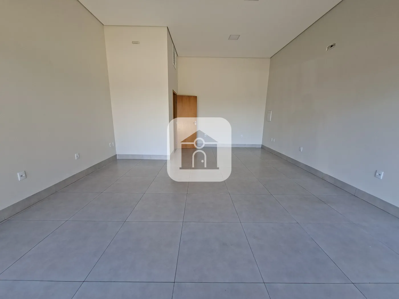 Alugar Comercial / Loja em Uberl&acirc;ndia R$ 2.200,00 - Foto 2