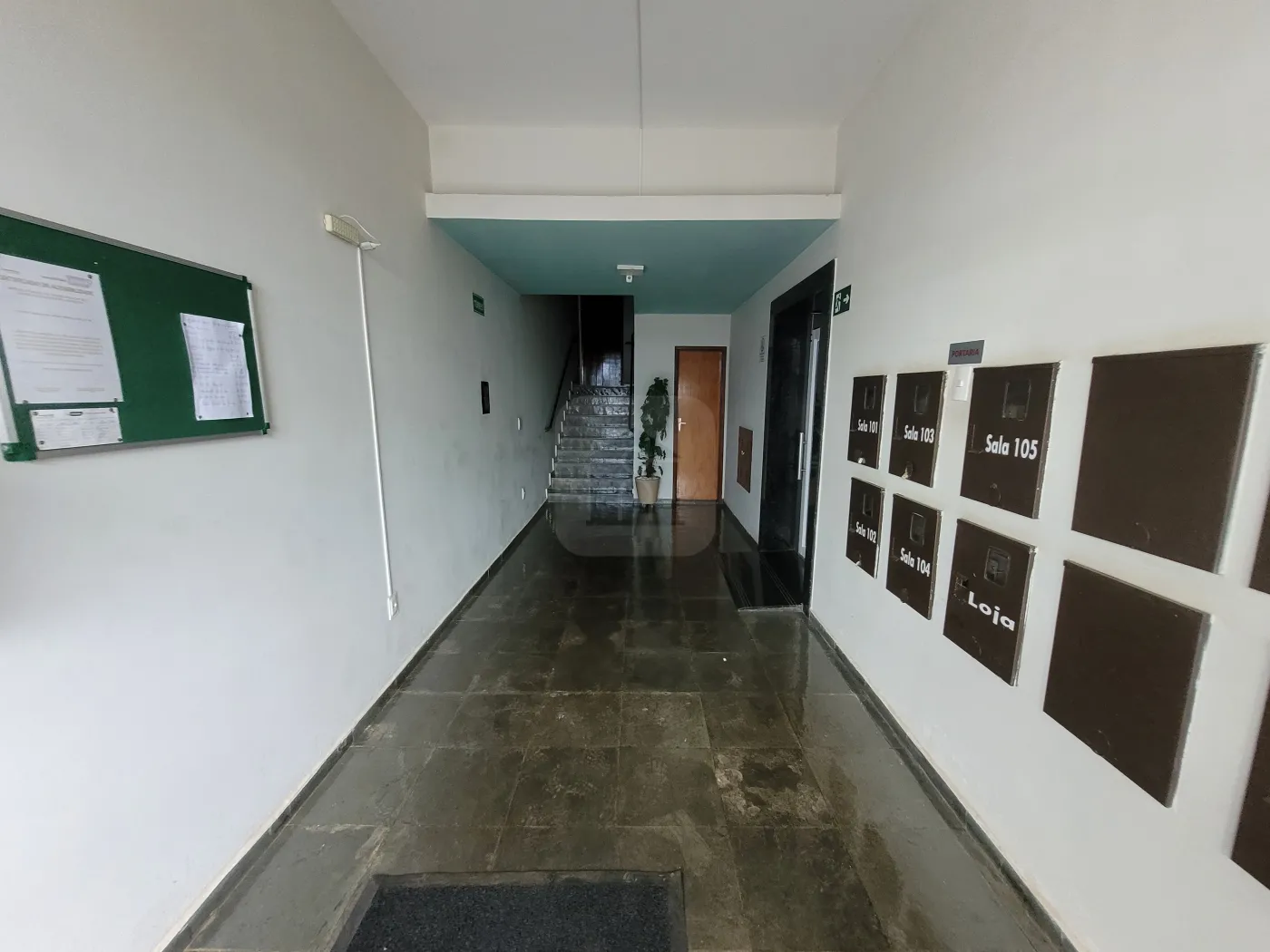 Alugar Comercial / Sobreloja Condom&iacute;nio em Uberl&acirc;ndia R$ 2.300,00 - Foto 2