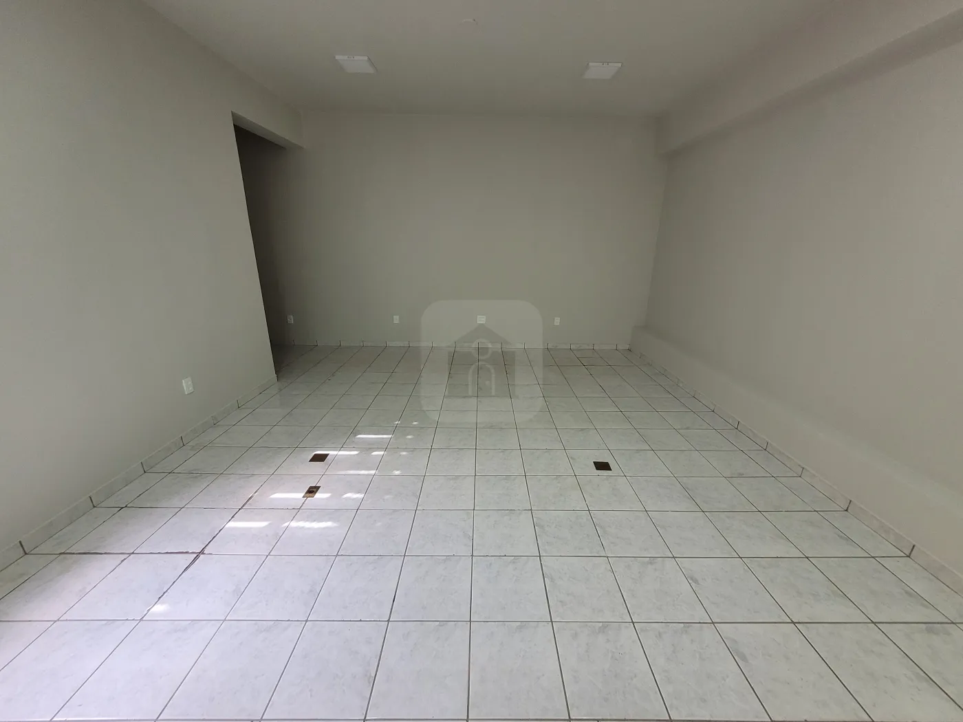 Alugar Comercial / Sobreloja Condom&iacute;nio em Uberl&acirc;ndia R$ 2.300,00 - Foto 5