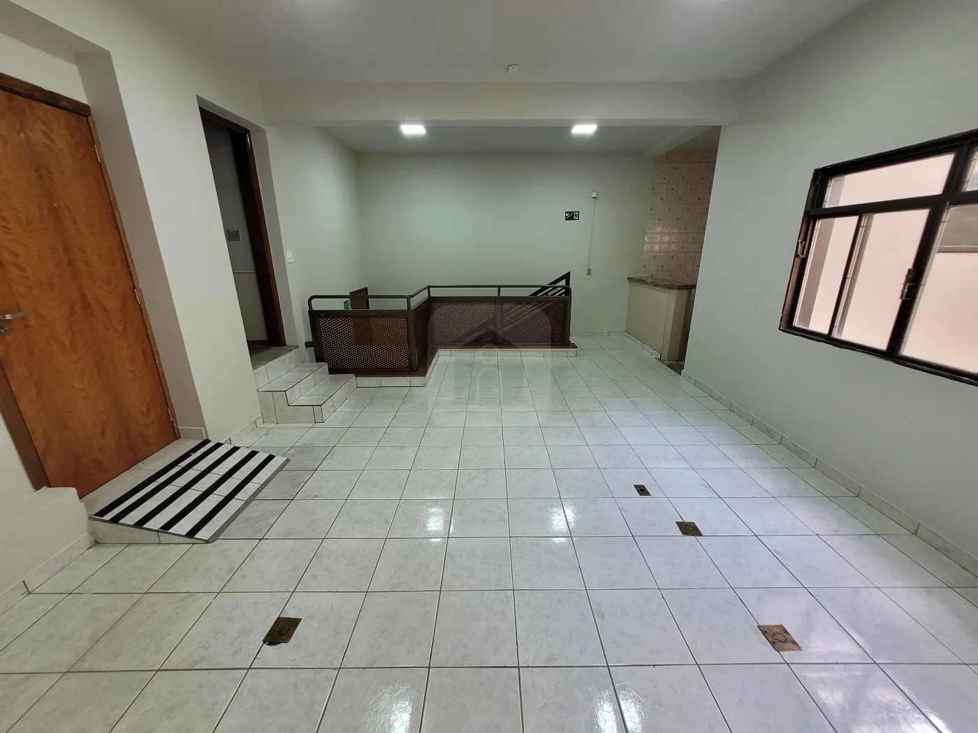 Alugar Comercial / Sobreloja Condom&iacute;nio em Uberl&acirc;ndia R$ 2.300,00 - Foto 6