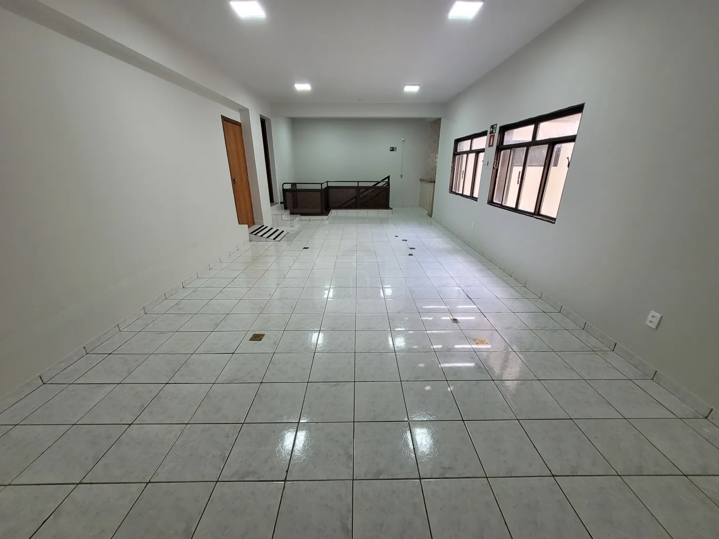 Alugar Comercial / Sobreloja Condom&iacute;nio em Uberl&acirc;ndia R$ 2.300,00 - Foto 7