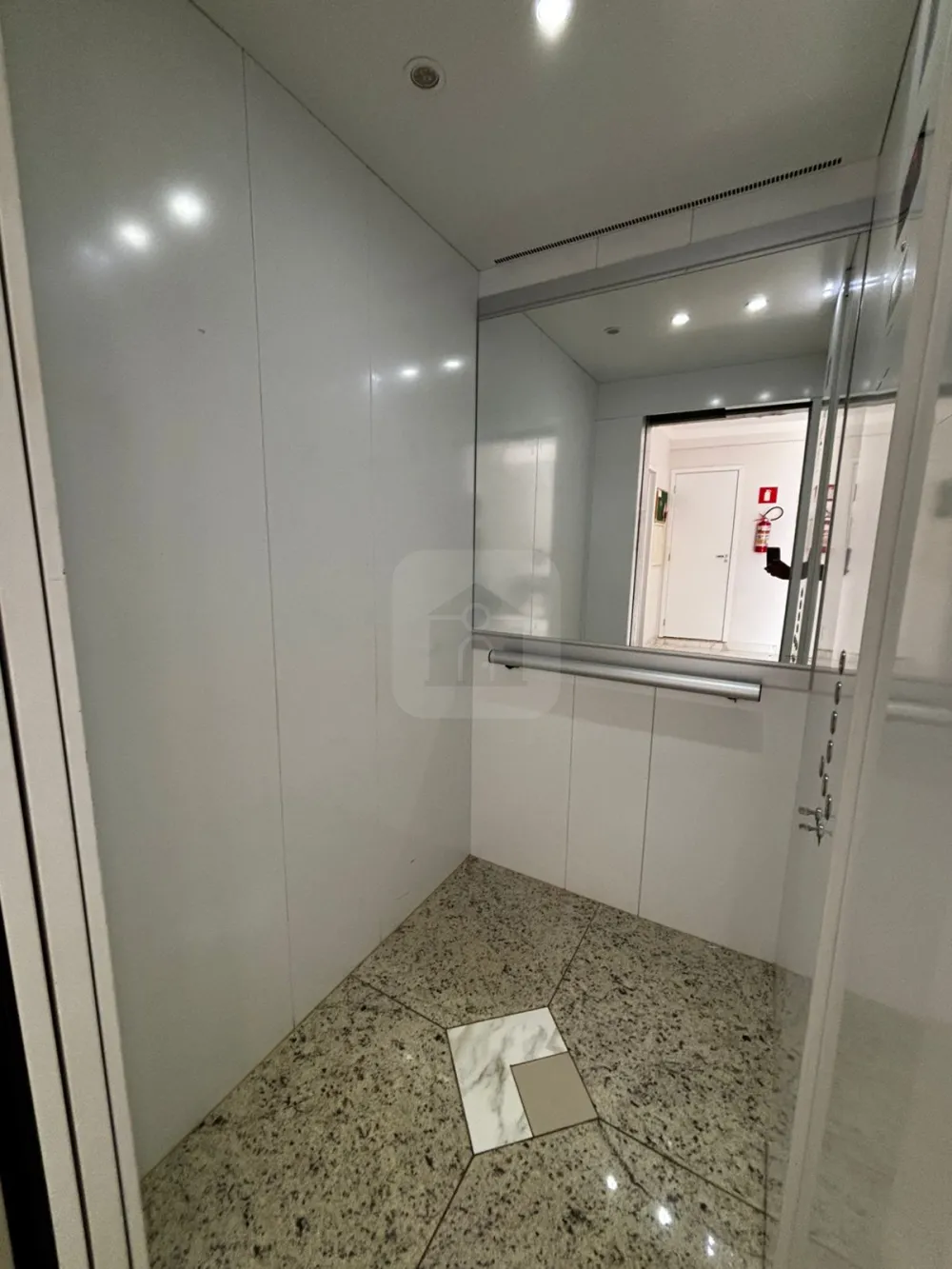Alugar Apartamento / Padr&atilde;o em Uberl&acirc;ndia R$ 1.700,00 - Foto 2