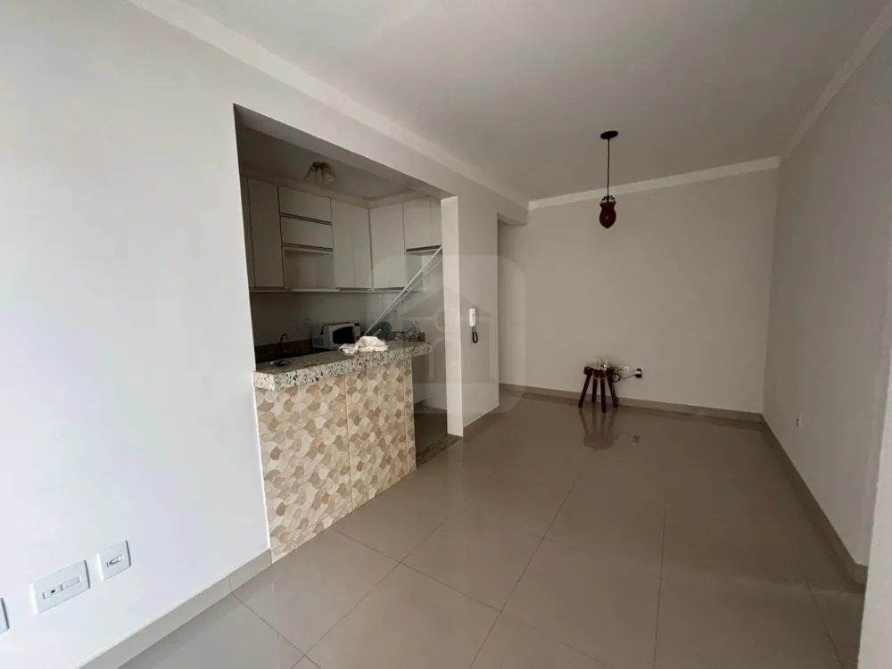 Alugar Apartamento / Padr&atilde;o em Uberl&acirc;ndia R$ 1.700,00 - Foto 4