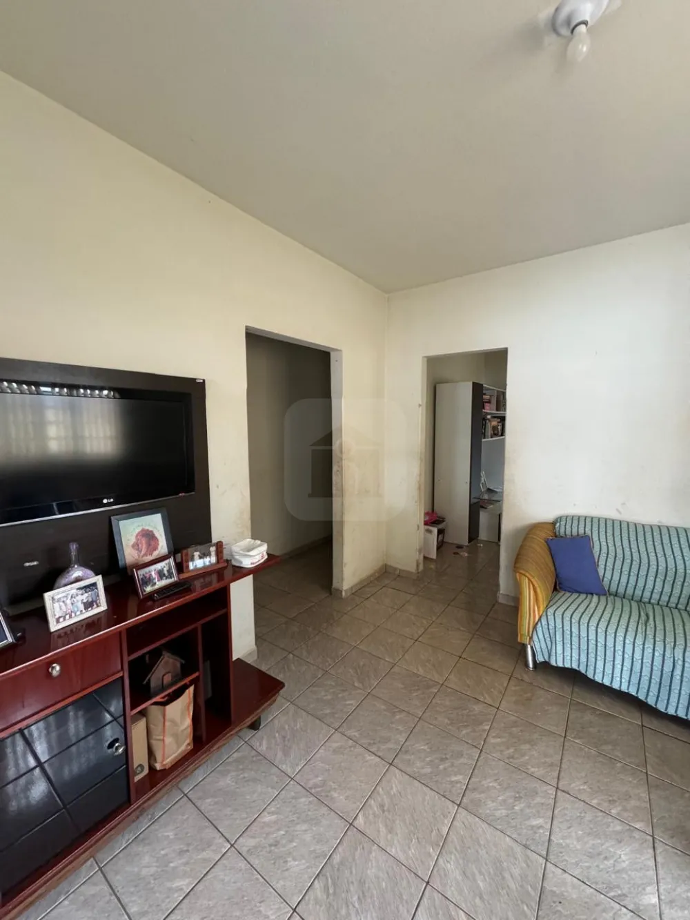 Comprar Casa / Padr&atilde;o em Araguari R$ 300.000,00 - Foto 2