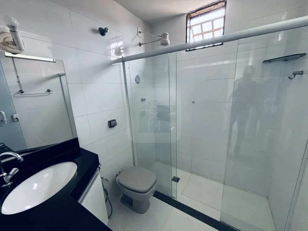 Alugar Casa / Padr&atilde;o em Uberl&acirc;ndia R$ 3.300,00 - Foto 2