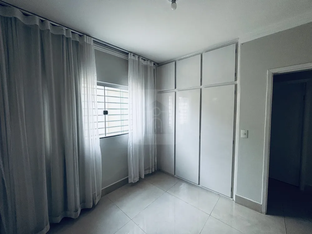 Alugar Casa / Padr&atilde;o em Uberl&acirc;ndia R$ 3.300,00 - Foto 11