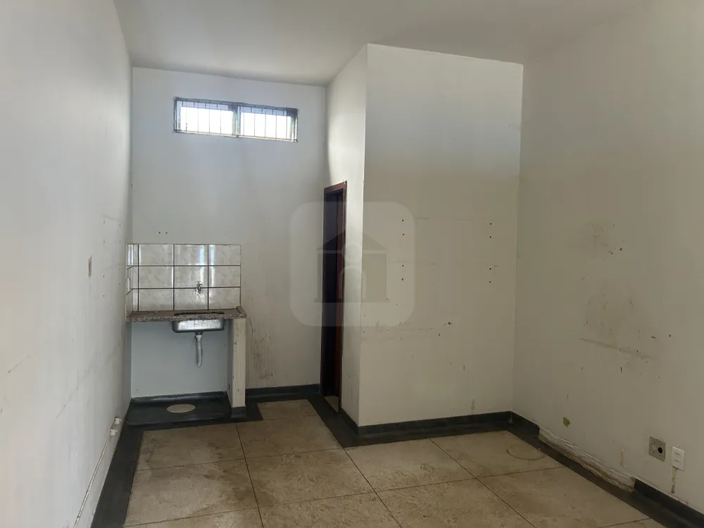 Alugar Comercial / Loja em Uberl&acirc;ndia R$ 950,00 - Foto 2
