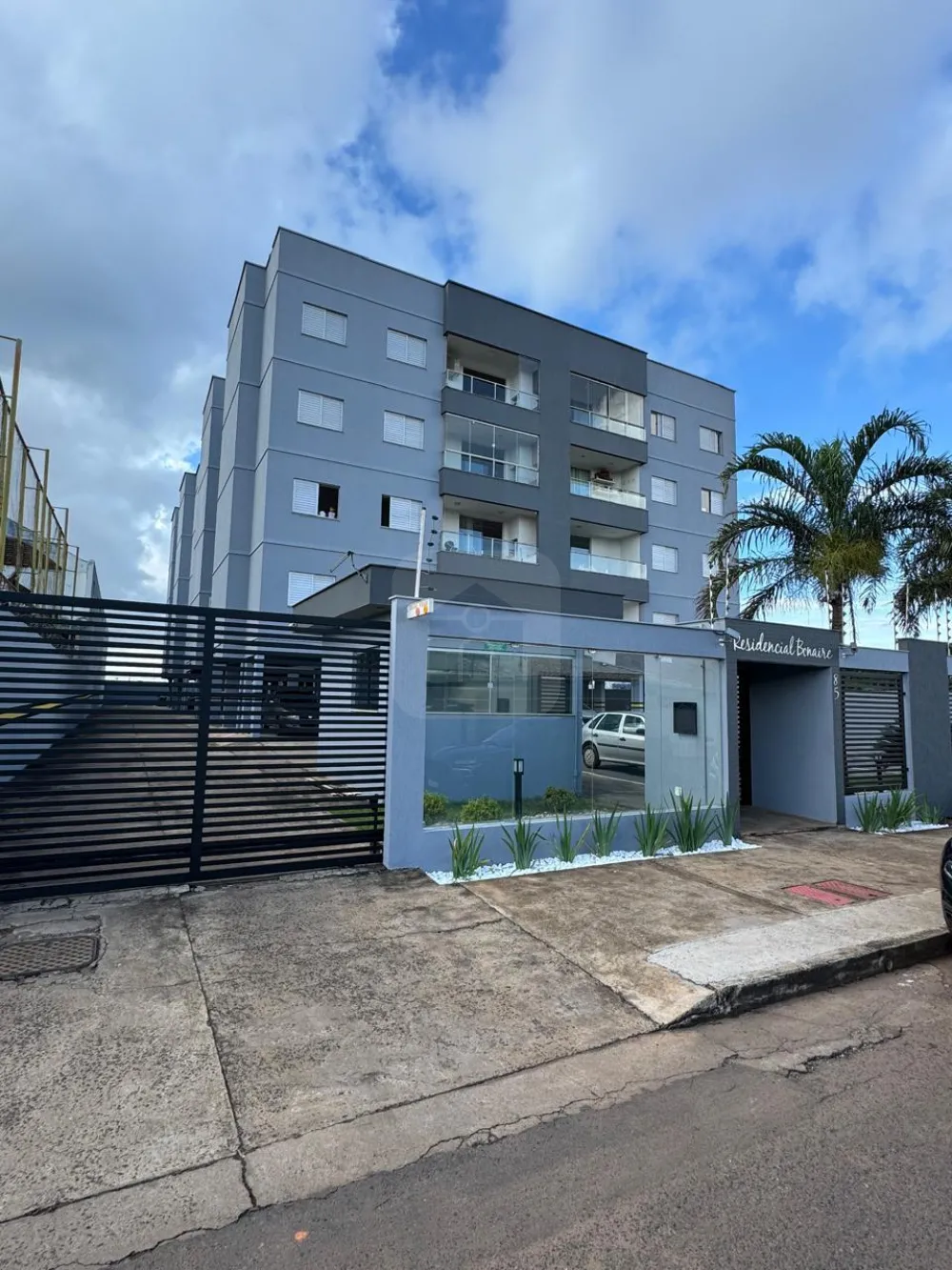 Alugar Apartamento / Padr&atilde;o em Araguari R$ 2.500,00 - Foto 1