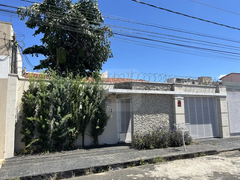 Alugar Casa / Padr&atilde;o em Uberl&acirc;ndia R$ 5.000,00 - Foto 1